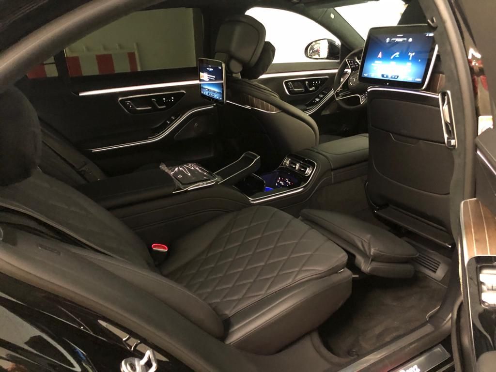 Lederausstattung im Fond der Mercedes S-Klasse von RideNow Taxi